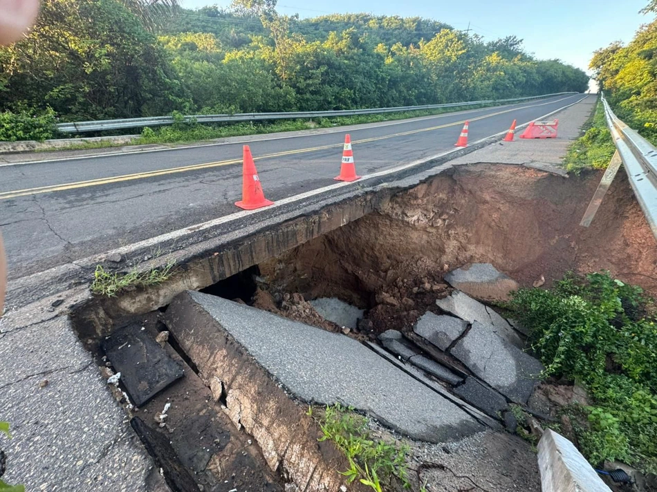 Cratera provoca interdição total na BR-343 entre Buriti dos Lopes e Parnaíba
