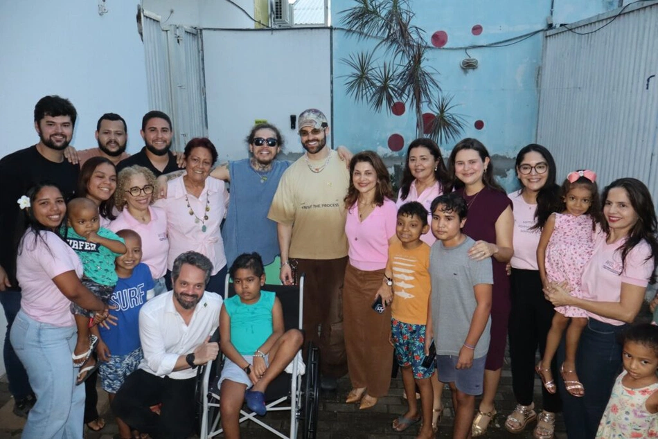 Dj Alok e Whindersson Nunes visitam Casa de Maria em Teresina
