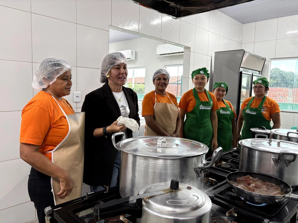 Prefeita Ivanária Sampaio realiza visita técnica na Escola Municipal Escritor Antônio Sampaio