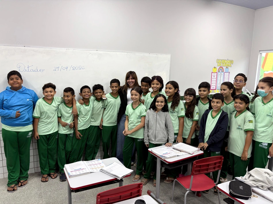 Prefeita visita Escola Municipal Escritor Antônio Sampaio