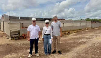Prefeita de Esperantina acompanha construção de campus do IFPI
