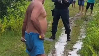 Homem em surto é contido pela PM