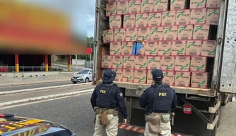 PRF apreende 517 mil maços de cigarros contrabandeados em Teresina