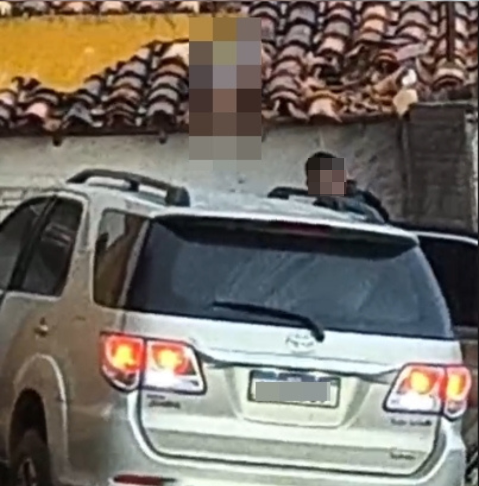 Carro utilizado na fuga dos criminosos