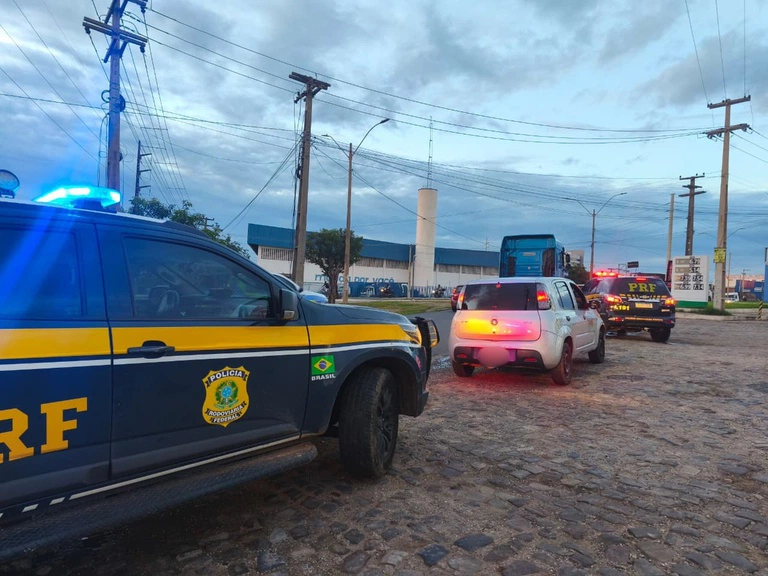 PRF recupera veículo com registro de apropriação indébita em Teresina
