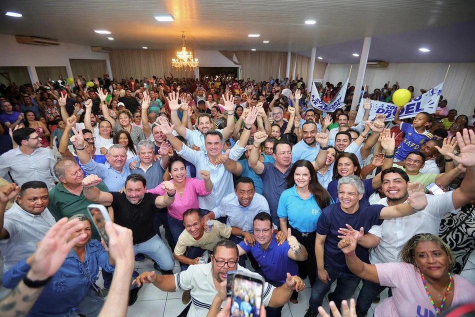 Com Joel nos braços do povo e Ciro ovacionado, multidão recebe pré-candidatos