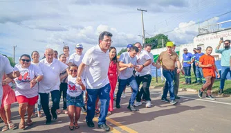 Rafael Fonteles inaugura esfaltação nas ruas do Piauí