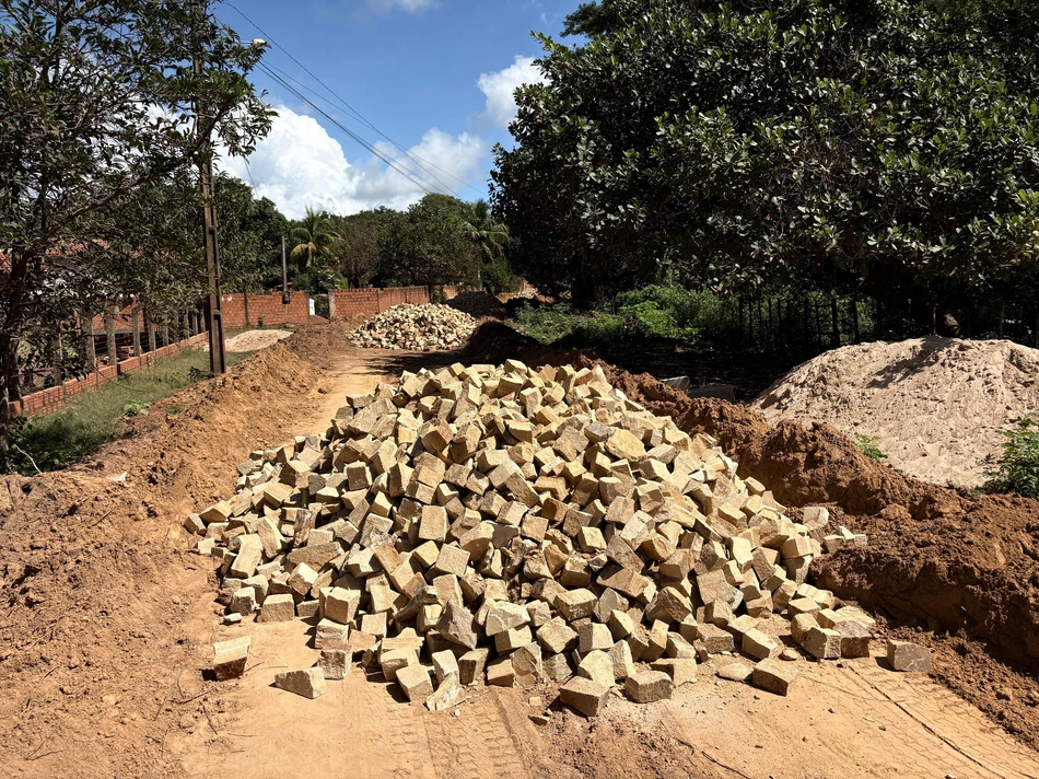 Prefeitura de Esperantina avança com obras de pavimentação na localidade Canto da Palmeira