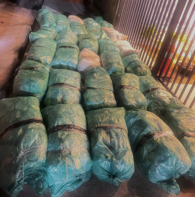 PRF apreende 320 kg de maconha após acidente de trânsito na BR-020 em Monsenhor Hipólito