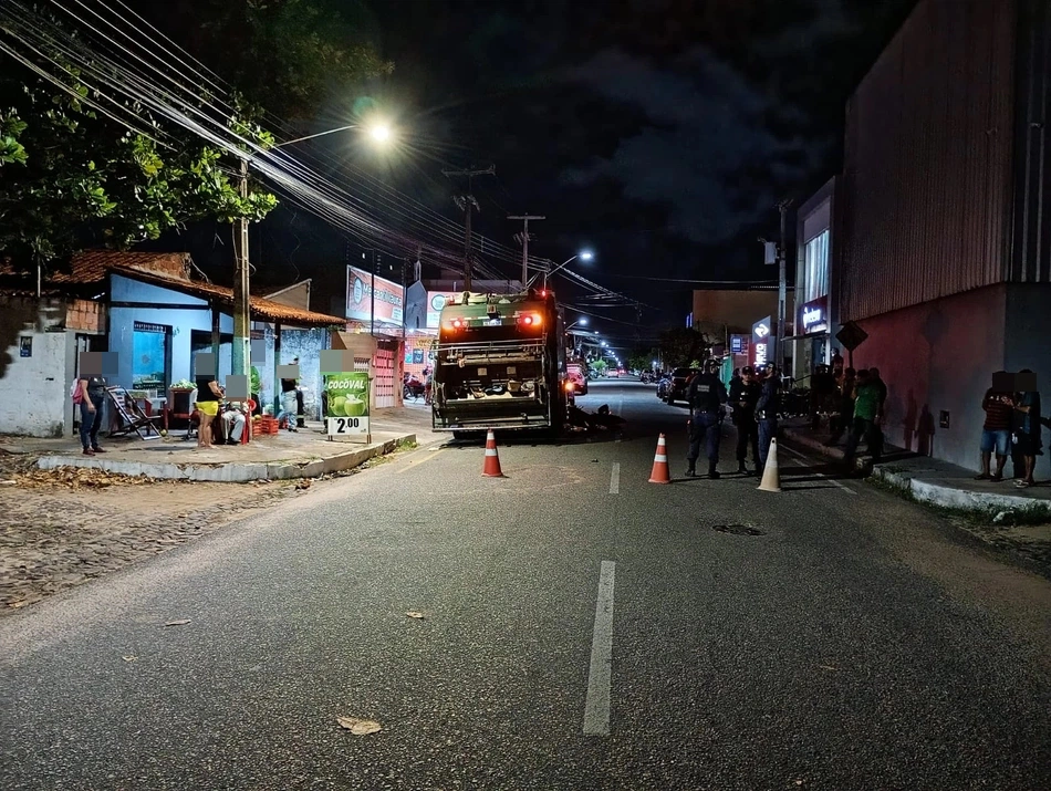 Motociclista fica gravemente ferido após colisão envolvendo caminhão e carro em Parnaíba