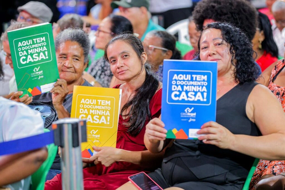 Rafael Fonteles entrega mais de 600 registros de imóveis em Teresina
