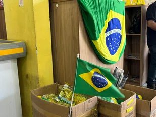 Copa do Mundo movimenta comércio com venda de itens da seleção