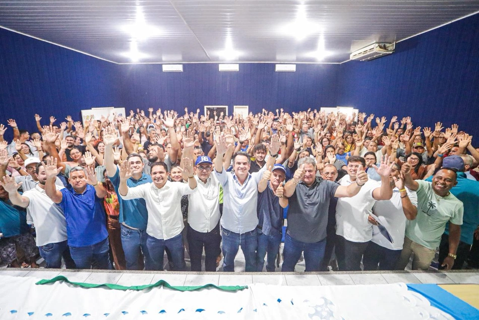 Ciro inaugura obras, entrega veículos e anuncia investimentos para Elesbão Veloso