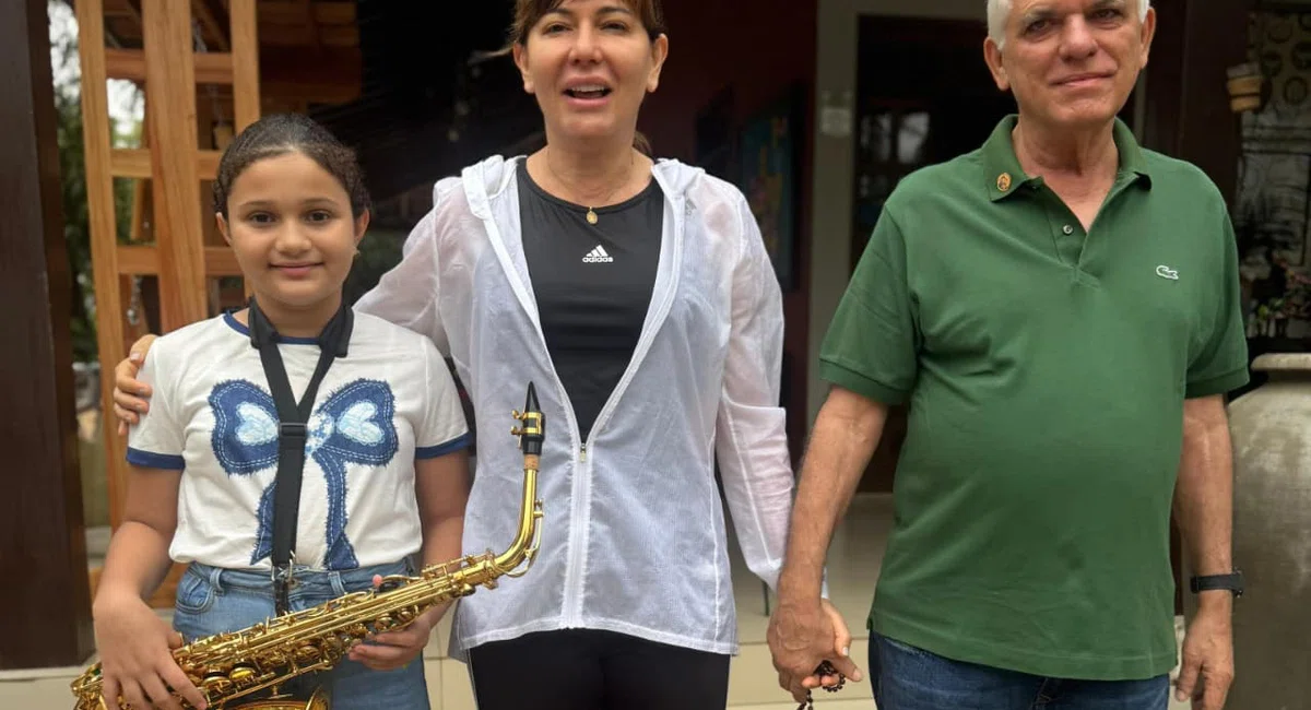 Banda Municipal Mestre Chico presta homenagem à prefeita Ivanária Sampaio em alusão ao seu aniversário