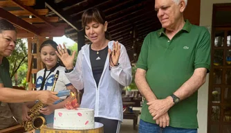 Banda Municipal Mestre Chico presta homenagem à prefeita Ivanária