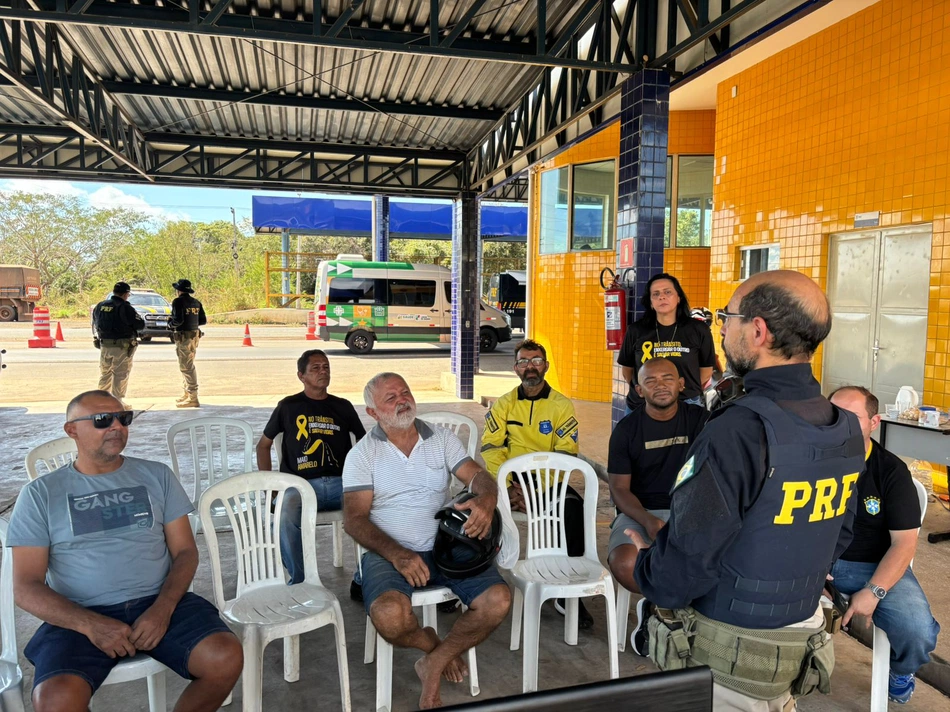 PRF e Strans promovem ação educativa pelos 18 anos da Lei Seca na BR-316