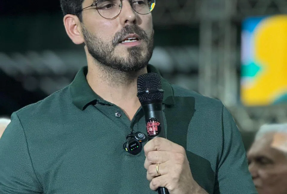 Ginásio Dídimo de Castro fica lotado durante lançamento das pré-candidaturas de Themistocles Filho e Marco