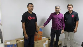 MPT-PI doa cerca de 300 quilos de alimentos para instituições sociais de Teresina