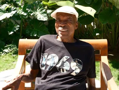 Cantor Milton Nascimento é internado com pneumonia e apresenta boa evolução clínica