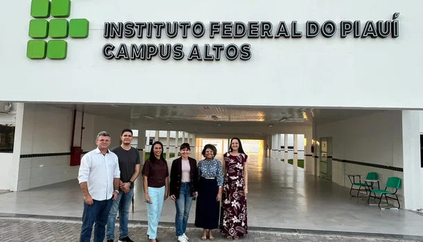 Prefeita de Esperantina, Ivanária Sampaio, visita o IFPI - Campus Altos