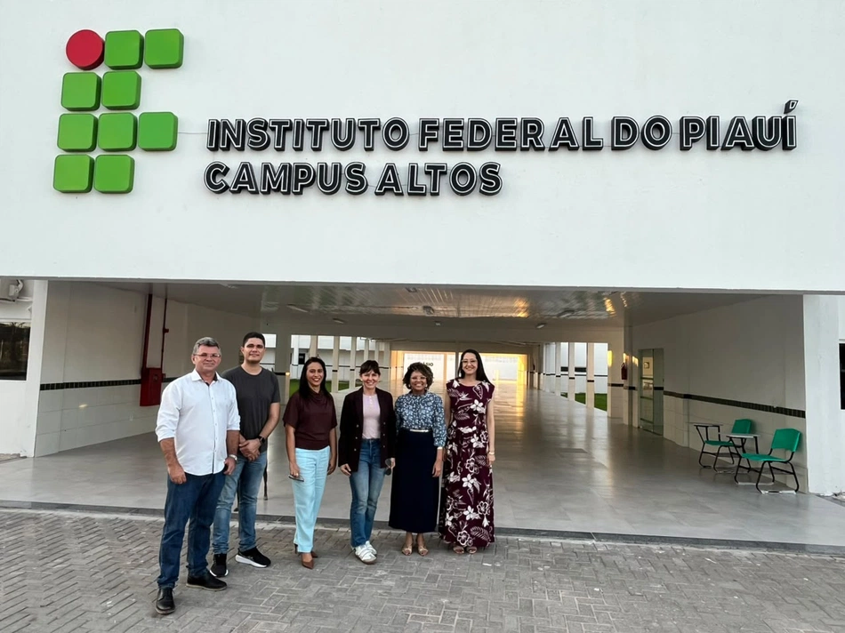 Prefeita de Esperantina, Ivanária Sampaio, visita o IFPI - Campus Altos