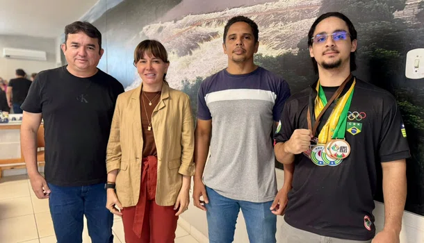 Prefeita de Esperantina recebe atletas que representarão o município em importantes competições