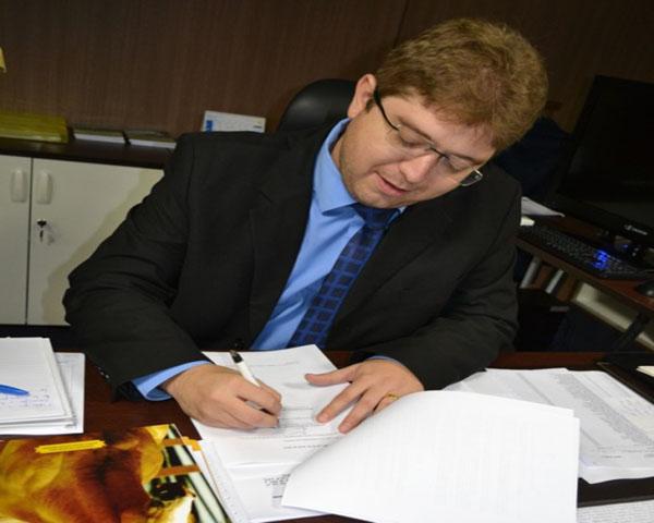 A Lei nº 4.381, de 3 de abril de 2013 reconhece no âmbito do município de Teresina, as competições de vaquejadas como atividades desportivas.(Imagem:CMT) A Lei nº 4.381, de 3 de abril de 2013 reconhece no âmbito do município de Teresina, as competições de vaquejadas como atividades desportivas.(Imagem:CMT)