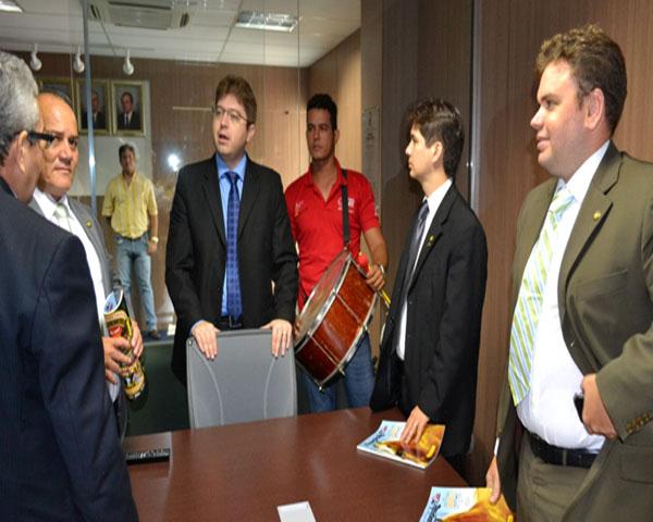 A Lei nº 4.381, de 3 de abril de 2013 reconhece no âmbito do município de Teresina, as competições de vaquejadas como atividades desportivas.(Imagem:CMT) A Lei nº 4.381, de 3 de abril de 2013 reconhece no âmbito do município de Teresina, as competições de vaquejadas como atividades desportivas.(Imagem:CMT)