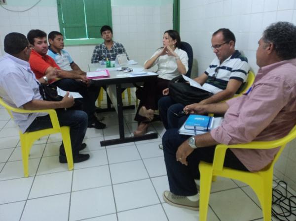 A prefeita de Luís Correia Adriane Prado se reuniu com os secretários de educação e cultura(Imagem:Reprodução) A prefeita de Luís Correia Adriane Prado se reuniu com os secretários de educação e cultura(Imagem:Reprodução)