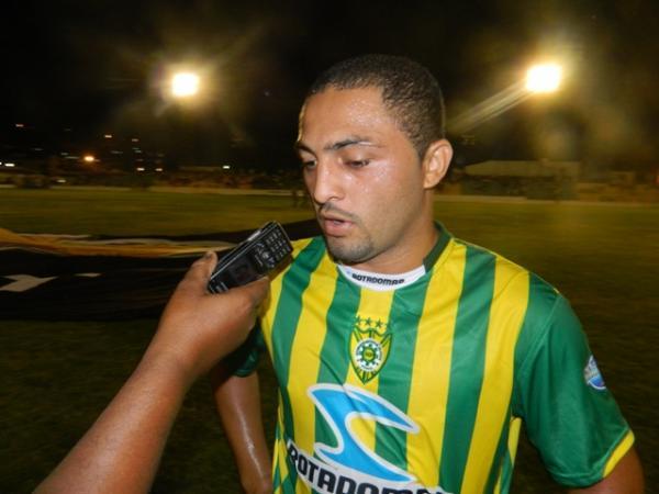 Após suspensão automática zagueiro Osvaldo voltou a equipe.(Imagem:Reprodução) Após suspensão automática zagueiro Osvaldo voltou a equipe.(Imagem:Reprodução)