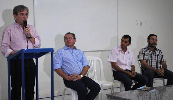 Arimateia Dantas Lopes, e o deputado federal Assis Carvalho (Imagem:Divulgação) Arimateia Dantas Lopes, e o deputado federal Assis Carvalho (Imagem:Divulgação)