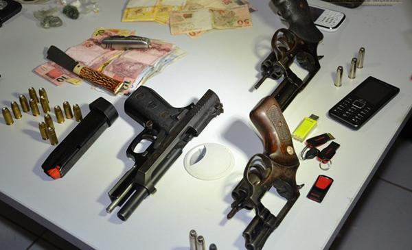 Armas apreendidas.(Imagem:Reprodução) Armas apreendidas.(Imagem:Reprodução)