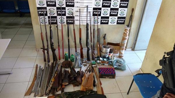 Armas de fogo apreendidas em Luzilândia(Imagem:Reprodução) Armas de fogo apreendidas em Luzilândia(Imagem:Reprodução)