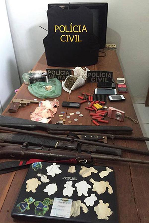 Armas e drogras apreendidas.(Imagem:Divulgação) Armas e drogras apreendidas.(Imagem:Divulgação)