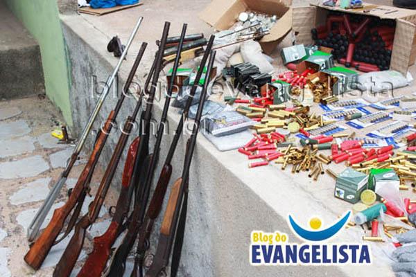 Armas e munições apreendidas.(Imagem:Reprodução) Armas e munições apreendidas.(Imagem:Reprodução)