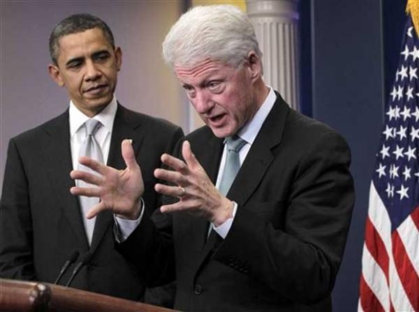 Bill Clinton, à frente, e Barack Obama em foto de dezembro de 2010(Imagem:Reprodução) Bill Clinton, à frente, e Barack Obama em foto de dezembro de 2010(Imagem:Reprodução)