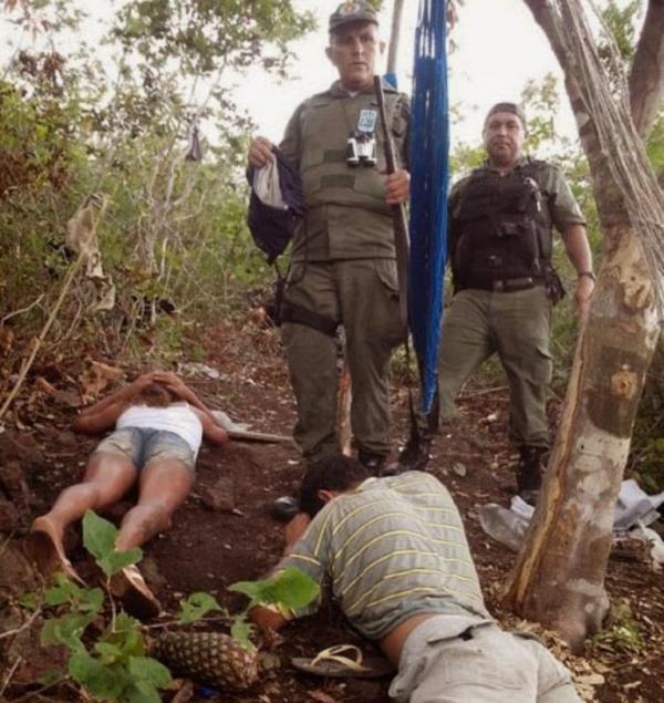 Casal preso pela polícia.(Imagem:Reprodução) Casal preso pela polícia.(Imagem:Reprodução)