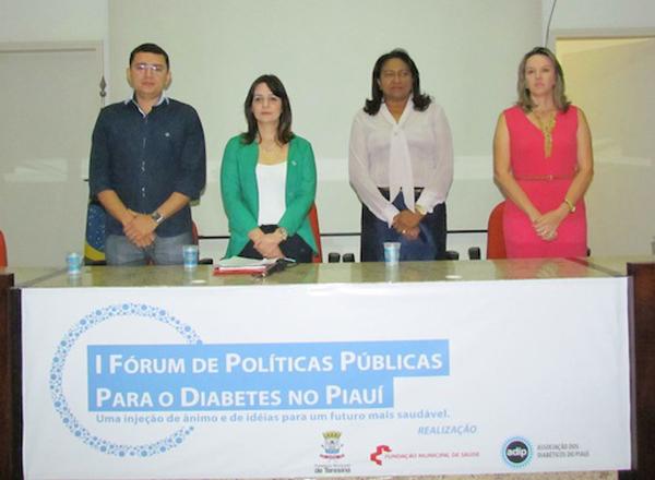 Cláudia Seabra (à direita) em evento que possibilitou a discussão sobre o diabetes.(Imagem:Reprodução) Cláudia Seabra (à direita) em evento que possibilitou a discussão sobre o diabetes.(Imagem:Reprodução)