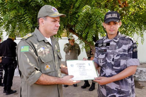 Comandante Geral entrega Diploma de Honra ao Mérito ao SD Rafael(Imagem:Lucas Dias) Comandante Geral entrega Diploma de Honra ao Mérito ao SD Rafael(Imagem:Lucas Dias)