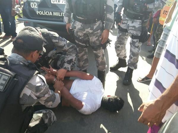 Criminosos trocam tiros com a polícia na zona sudeste.(Imagem:Reprodução) Criminosos trocam tiros com a polícia na zona sudeste.(Imagem:Reprodução)