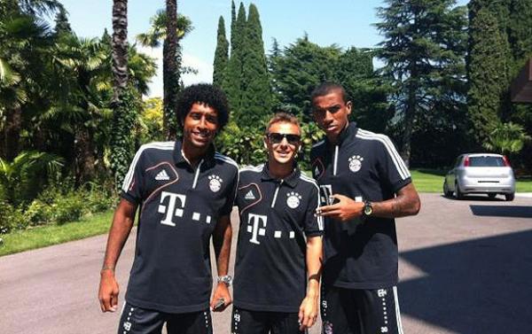Dante (à esquerda) se juntou aos brasucas Rafinha e Luis Gustavo no Bayern(Imagem:Divulgação) Dante (à esquerda) se juntou aos brasucas Rafinha e Luis Gustavo no Bayern(Imagem:Divulgação)