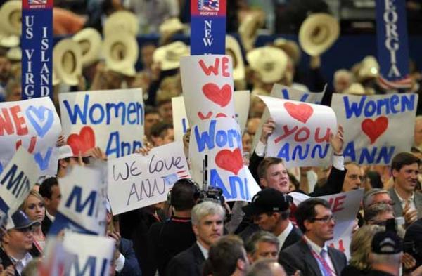 Delegados republicanos celebram a confirmação de Mitt Romney como candidato do partido oposicionista à presidência dos EUA, nesta terça-feira (28), em Tampa, na Flórida(Imagem:Reprodução)
