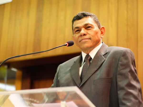 Deputado João de Deus na tribuna da Alepi.(Imagem:Reprodução)