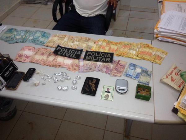 Dinheiro e droga apreendidos.(Imagem:Divulgação) Dinheiro e droga apreendidos.(Imagem:Divulgação)
