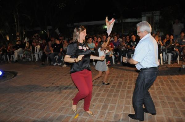 Elmano Férrer ensaia passos da música(Imagem:Divulgação) Elmano Férrer ensaia passos da música(Imagem:Divulgação)