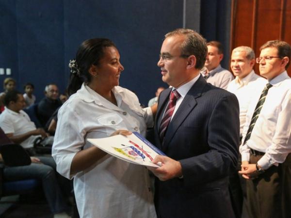 Entrega de títulos de posse.(Imagem:Divulgação)