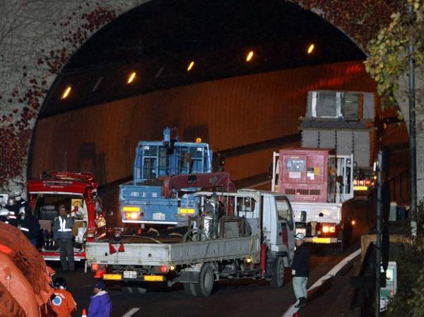 Equipes de resgate continuam trabalhos em túnel no Japão(Imagem:Reprodução) Equipes de resgate continuam trabalhos em túnel no Japão(Imagem:Reprodução)