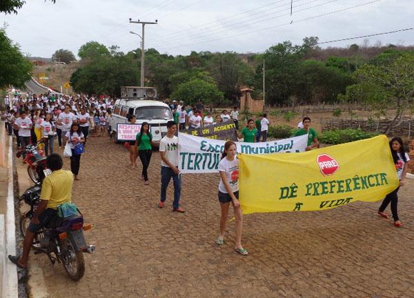 Jovens de Jatobá do Piauí realiza caminhada contra violência no trânsito(Imagem:Dviulgação) Jovens de Jatobá do Piauí realiza caminhada contra violência no trânsito(Imagem:Dviulgação)