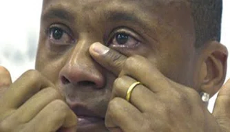 Julio Baptista chora na despedida