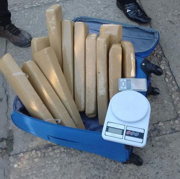 Maconha e balanças de precisão(Imagem:Reprodução) Maconha e balanças de precisão(Imagem:Reprodução)